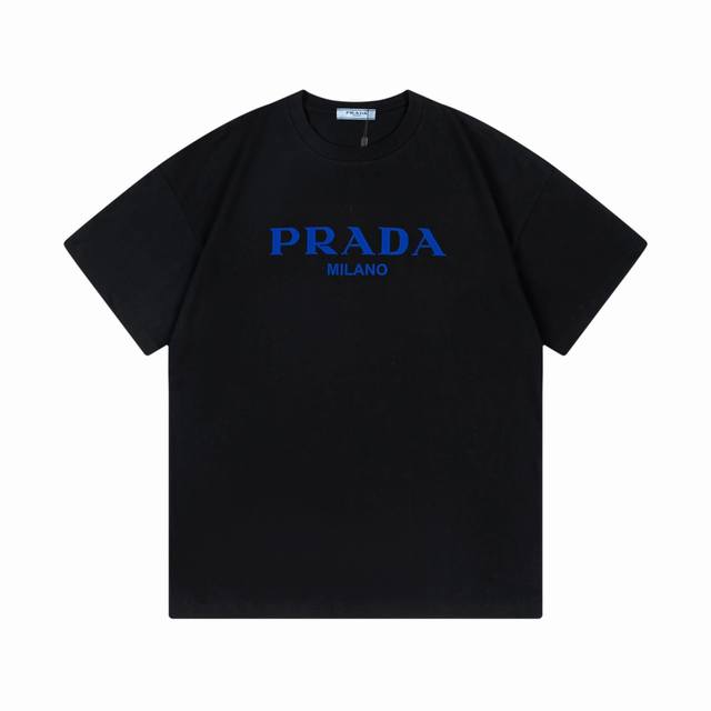 Prada 2024新款 270G纯棉双纱面料 植绒发泡字母logo 男女同款 短袖t恤 颜色：黑 白 尺码：Xs-L