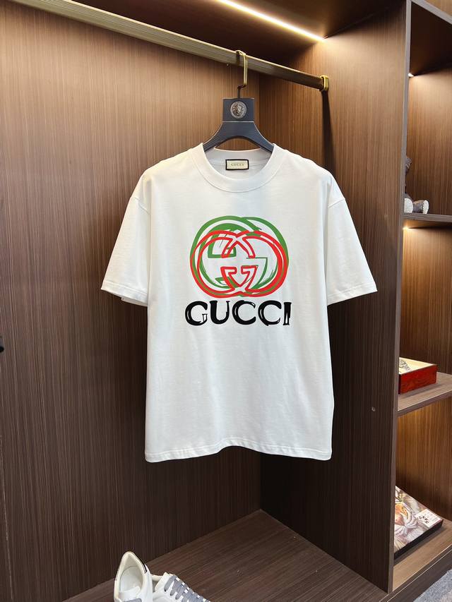 Gucci 古奇 2024夏季新品时尚经典圆领短袖时尚单品设计，更加时尚舒适，高标准定制，上身非常有型，胸前奢华品牌经典logo 图案 客供辅料，客供进口高档面