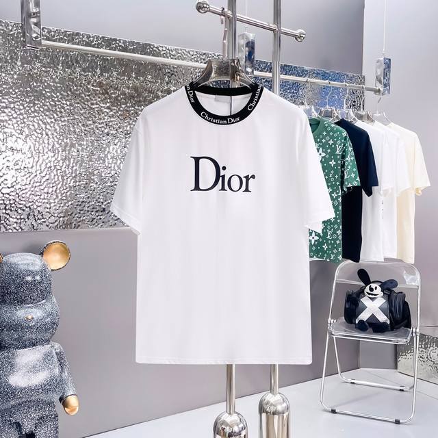 2024早春新款 顶级品质 区别通货 重磅推出260克高密度短袖 Dior 迪奥 早春走秀款 个性全身印花 男女同款 采用进口定制定染面料 后领锁链底全包肩 过