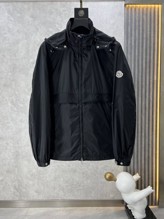 Moncler 蒙口 2024春季新款男士夹克外套，原单三标齐全高端版本！专柜定制面料 透气舒适度高，细节无可挑剔，品牌 素设计理念，专业代购级体现高品质。手感