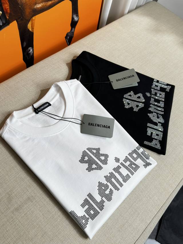 春夏新品 巴黎bal春夏新品！男女同款品牌字母logo烫钻休闲短袖t恤， 香港洋行渠道货，意大利原产代工出品，24官柜新品，买手店里的人气款！！作为近年自带网红