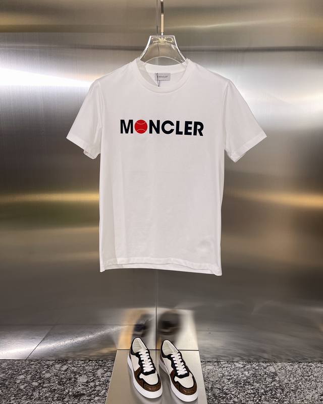 Moncler蒙口 款式：男款短袖t恤衫t-Shirt 修身版，专柜细节一致，质感非常强！高密度面料，手感上身都非常舒适，正常版型，120斤左右s，微松m，最大