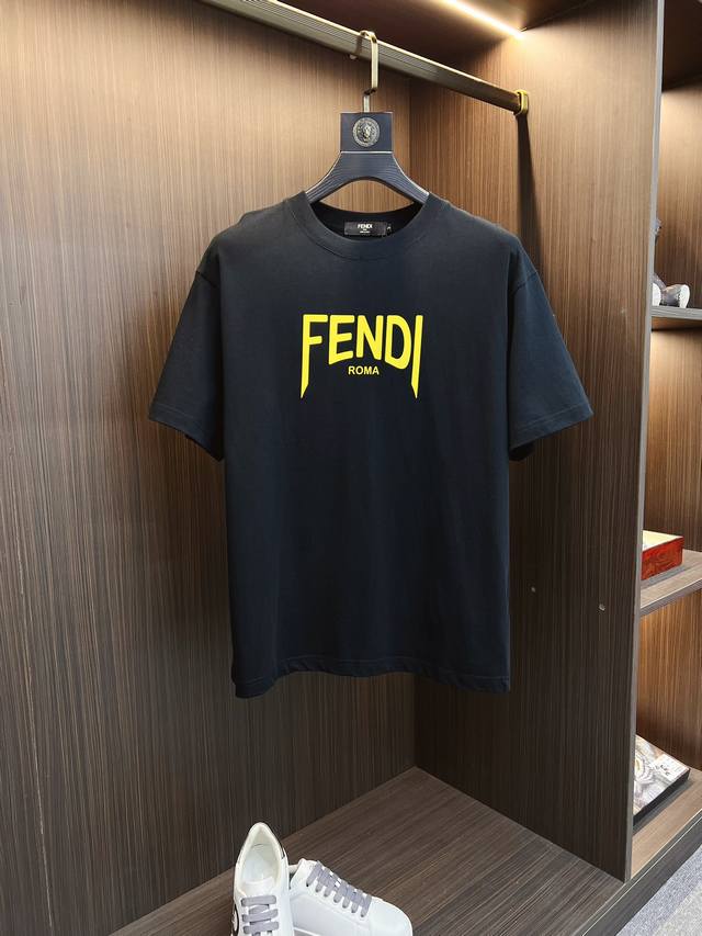 Fendi 芬迪 2024夏季新品时尚经典圆领短袖时尚单品设计，更加时尚舒适，高标准定制，上身非常有型，胸前奢华品牌经典logo 图案 客供辅料，客供进口高档面