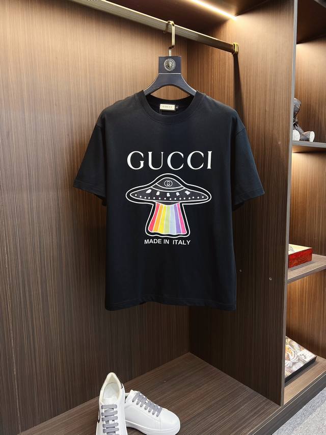 Gucci 古奇 2024夏季新品时尚经典圆领短袖时尚单品设计，更加时尚舒适，高标准定制，上身非常有型，胸前奢华品牌经典logo 图案 客供辅料，客供进口高档面