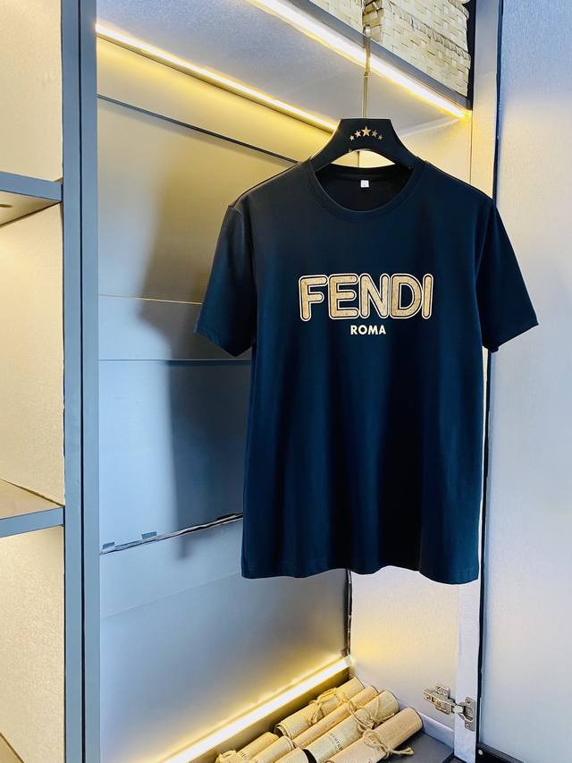 穿240斤 胖子福音 情侣款 码数：M-6Xl芬迪fendi 原单品质 2024最新款 男装短袖t恤 衣服 精选专柜订制顶级丝光棉进口面料 所有细节做工完美1比