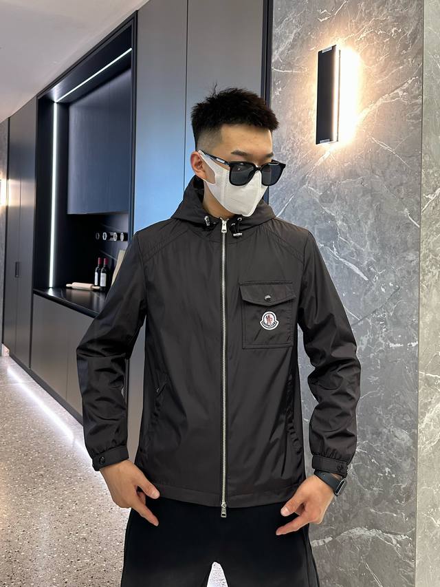 蒙口moncler 2024春季新款男士夹克外套，原单三标齐全高端版本！专柜定制面料 透气舒适度高，细节无可挑剔，品牌元素设计理念，体现高品质。手感细腻柔软！呈