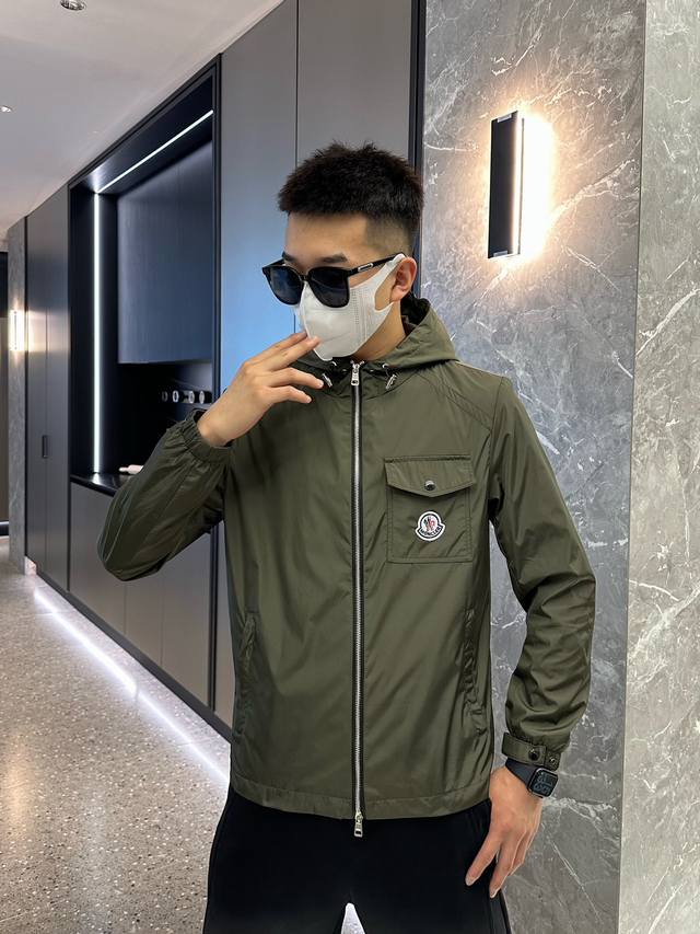 蒙口moncler 2024春季新款男士夹克外套，原单三标齐全高端版本！专柜定制面料 透气舒适度高，细节无可挑剔，品牌元素设计理念，体现高品质。手感细腻柔软！呈