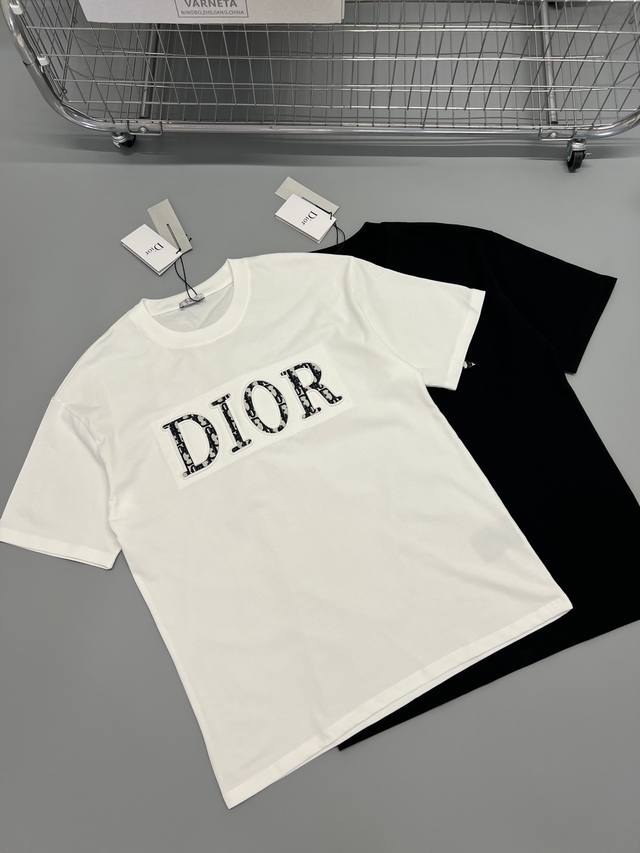 Dior 迪奥短袖t恤 工艺：贴布刺绣 颜色：黑色 白色 码数：S~Xl 面料：精梳紧密棉盖棉280G A柔顺手感 宽松版型设计 男女同款