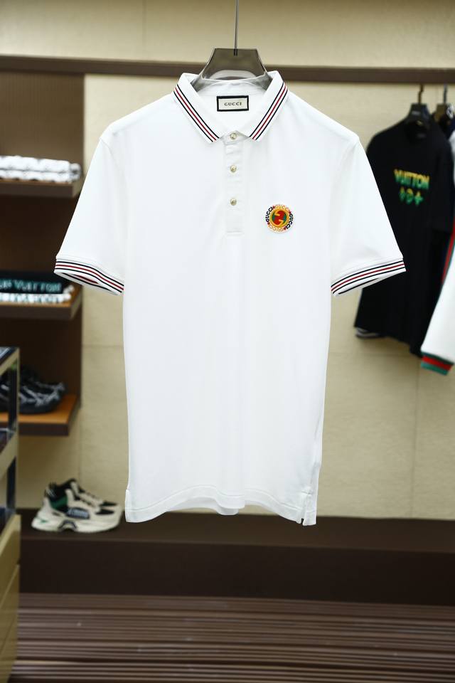 Gucci古奇-重磅推荐！2024春夏新品 专柜在售 时尚高端男装polo-胸前刺绣加提花logo个性时尚 进口顶极高密度莱赛尔加丝光珠地，极为亲肤舒适 摸上去