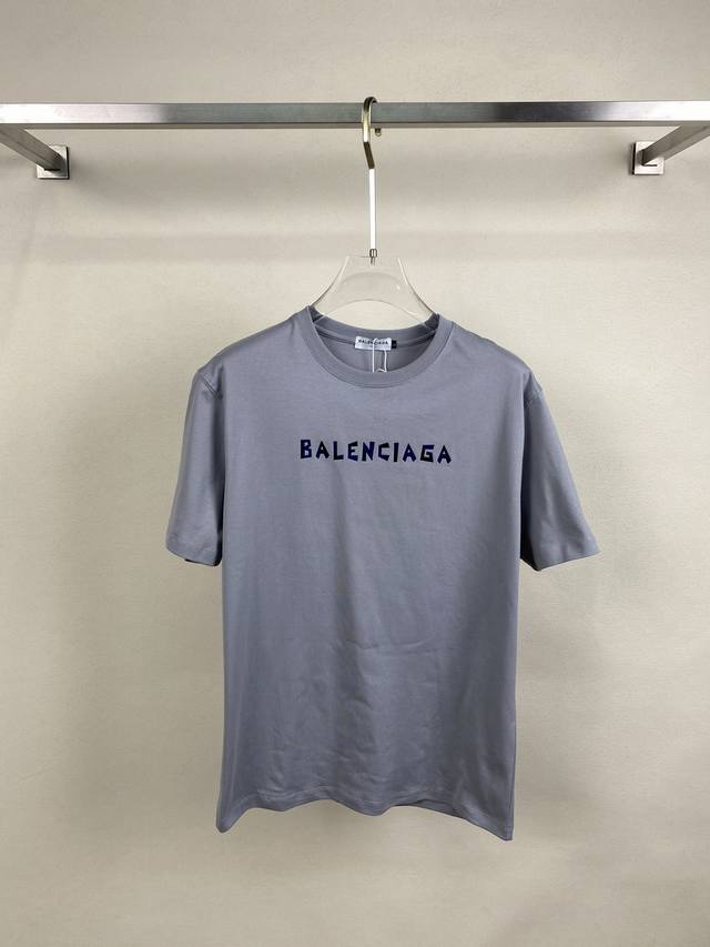 Balenciaga巴黎世家 2024Ss春夏高品质240克古驰双纱潮牌棉t恤，工艺品级别，辅料顶真，车线做工符合精品要求，超级好搭配，落肩款，品质及剪裁设计都