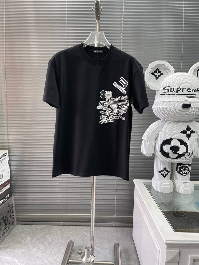 Balenciag*巴黎 24Ss春夏新款男女同情侣款休闲宽松棉质圆领短袖t恤衫！贸易公司渠道稀出，同步官网发售 ！经典时尚设计元素，为全新系列注入满满活力，这