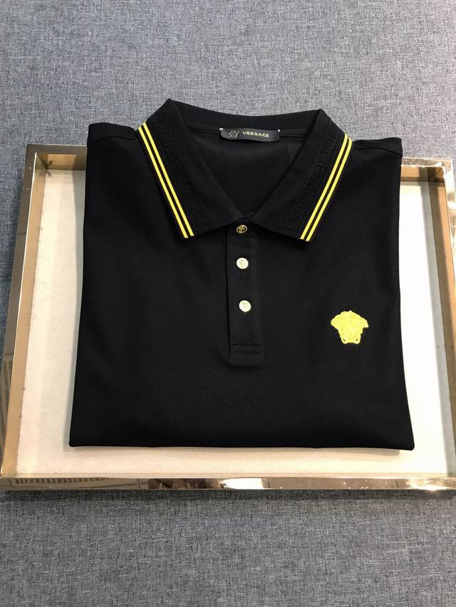 新品 Ver范家族男士丝光珠地棉翻领polo衫，顶级洋行渠道臻品，24年春夏新品，高级奢华产物，独家售卖款！ 极具奢华设计的一枚白金级单品，符合ver美学基调的