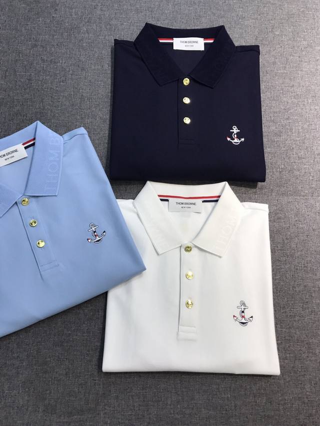 新品 Tb男士时装款珠地棉翻领polo衫，贸易公司渠道货，24年春夏秀场系列，买手店里的人气top单品，时尚博主高频穿搭演绎！ 通体的设计造型仍然以tb美学设计