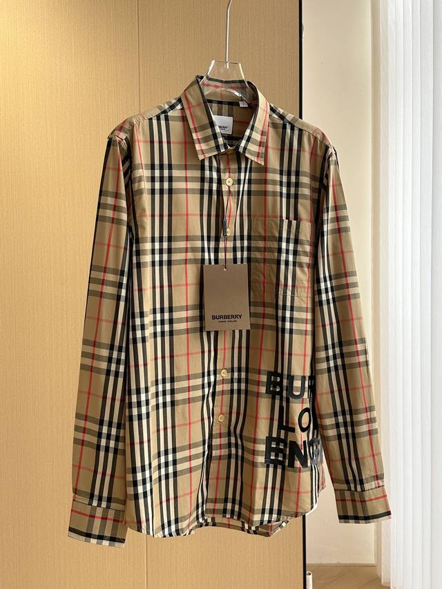 Burberry 巴宝莉格纹印花棉府绸衬衫 时尚界的常青款vintage格纹棉质衬衫马上到！Bur粉闭眼入～ 此款由新任bur首席创意总监riccardo Ti