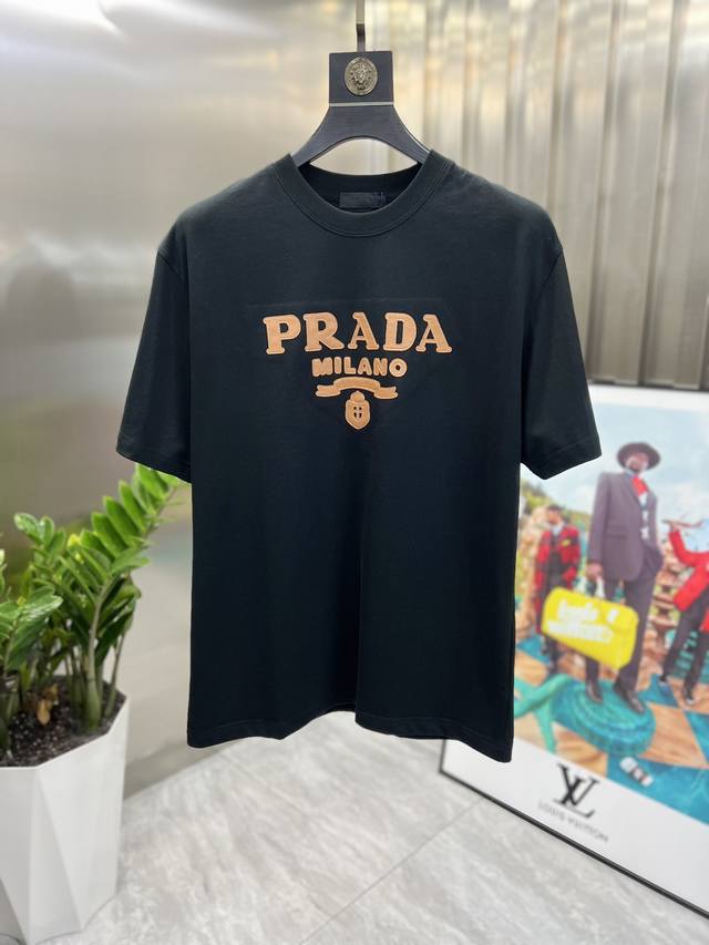 Prada 普拉达 2024年春夏新品上新 三标齐全 圆领短袖t恤 好货不用过多介绍 看细节 专柜码数：M-3Xl 175 140建议l