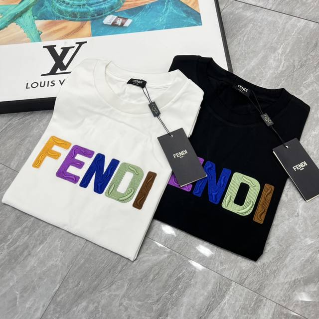 Fendi 芬迪 2024春夏新品 三标齐全 圆领短袖t恤 好货不用过多介绍 看细节 专柜码数：S-Xl 175 140建议m