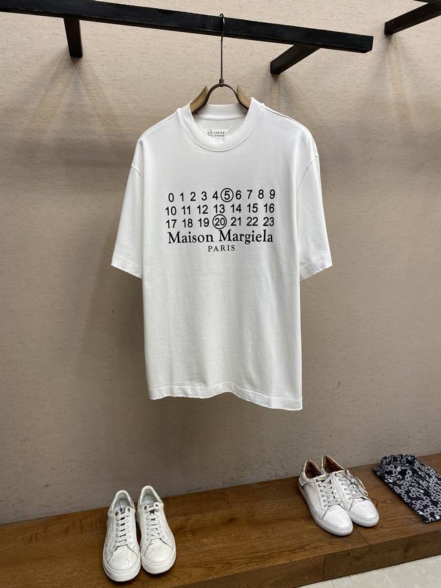 Mm6，Maison Margiela 马吉拉2024Fw春夏520限定特别款 男女同款情侣短袖t恤 重磅针织纯棉 Os宽松版型 成衣酵洗 破坏 若隐若现仿佛置