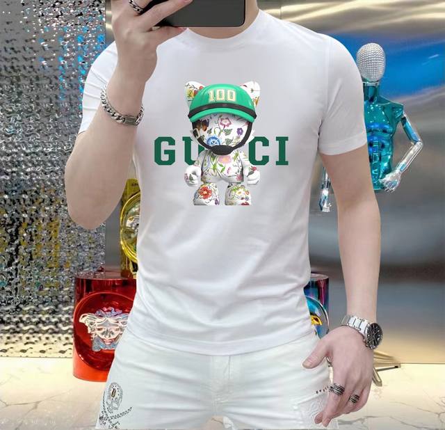 Gucci 2024春夏新品爆款 顶级走秀网红款定制 春夏原单时尚休闲短袖t恤。24Ss春夏潮人网红必备单品，精选进口速干玉蚕丝面料，舒适性与透气性兼优，柔软抗