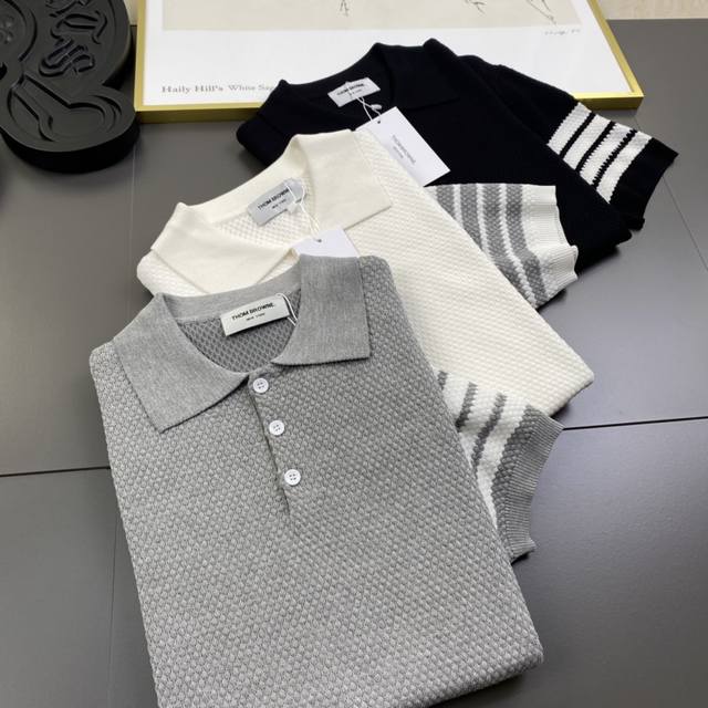 Thom Browne 汤姆布朗 四杠针织polo衫 升级，灵感源自八十年代复古 原版面料 官方同款 Polo衫 定制 网纱毛衣针织面料 手感非常舒服 春夏最新