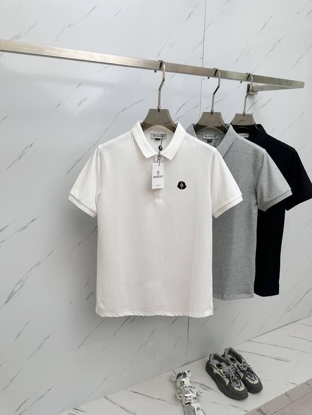 2024 蒙口moncler 最新最顶级版本polo衫短袖，最顶级的品质.玉蚕丝 顶级制作工艺进口面料，专柜款独特设计，采用进口高端订制进口手感一流！！码数：M