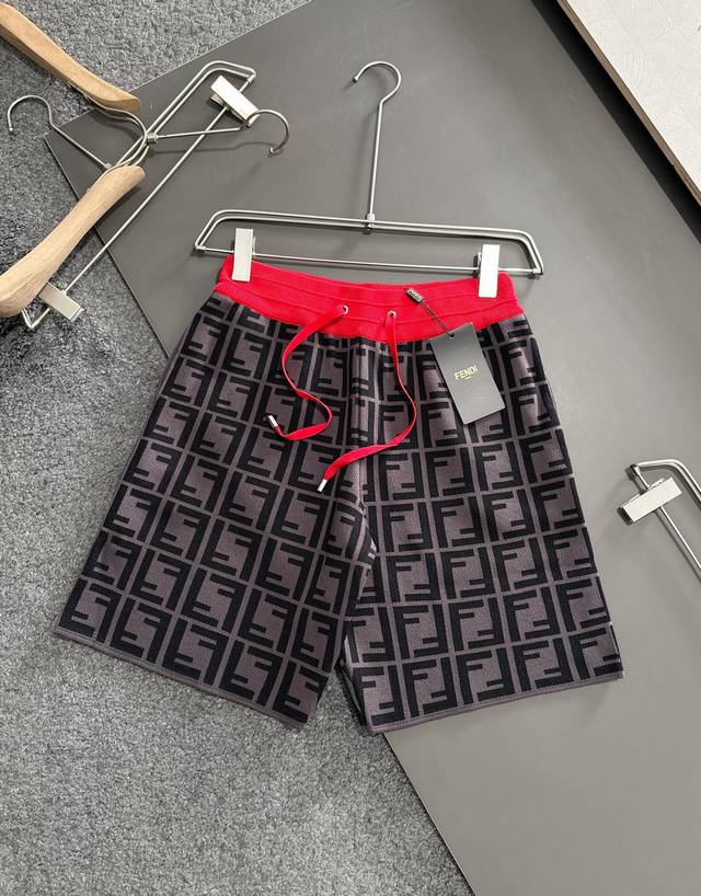 Bbr 24Ss新款 码数s-Xxl 经典格纹针织短裤男女款 超级大热门 时尚单品 定制高克重针织面料 腰部松紧腰带抽绳 面料蓬松透气 凹凸有型的立体感 三标齐