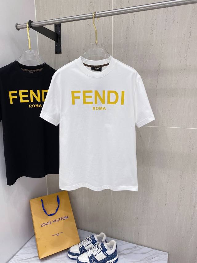 Fend* 24 Ss春夏新款棉质圆领短袖t恤 胸前胶印标识 优质纯棉面料定制 标准版型 黑 白 两色 男女同款 码数：S M L Xl Xxl