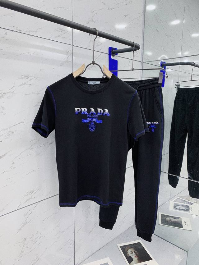 Prada 普拉达 2023Ss春夏新品 Go 运动休闲套装，甄选优质面料打造，舒适透气，质地超赞，客供五金辅料装饰，运动休闲于一身，无可挑剔的一流设计，版型超