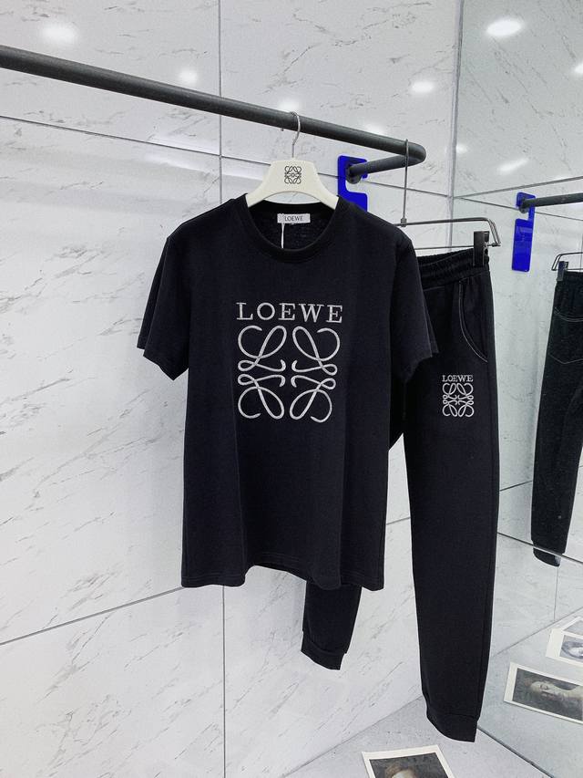 Loewe 罗意威 2023Ss春夏新品 Go 运动休闲套装，甄选优质面料打造，舒适透气，质地超赞，客供五金辅料装饰，运动休闲于一身，无可挑剔的一流设计，版型超