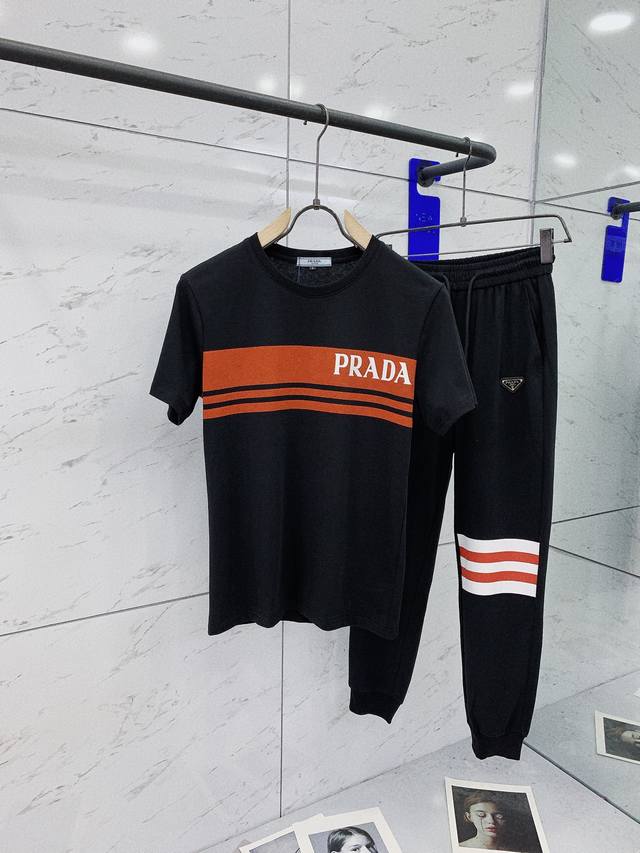 Prada 普拉达 2023Ss春夏新品 Go 运动休闲套装，甄选优质面料打造，舒适透气，质地超赞，客供五金辅料装饰，运动休闲于一身，无可挑剔的一流设计，版型超