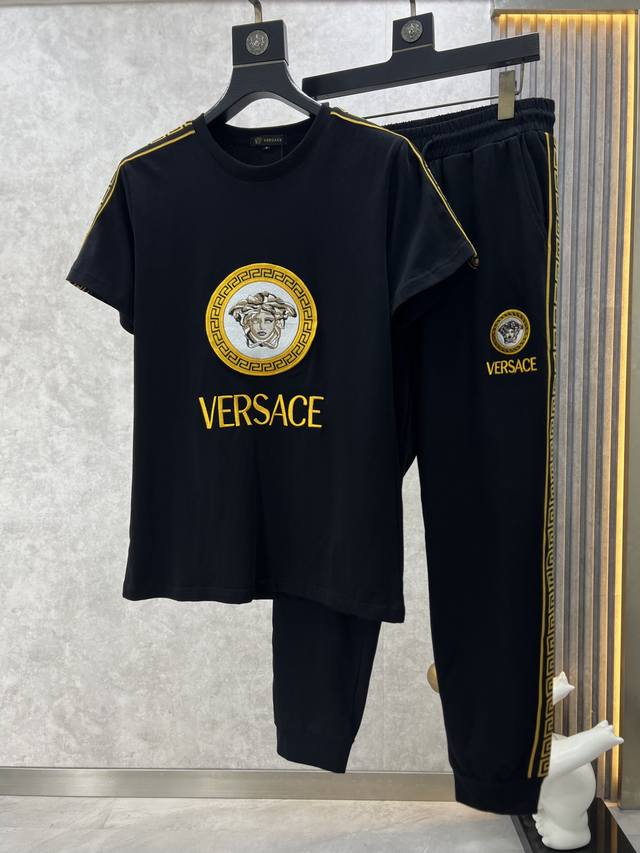 Versace 范思哲 2023Ss夏季新品短袖套装休闲经典圆领款式！海外专柜同步 奢华高级顶级面料任何人都可以轻松驾驶 进口定制高档面料 手软舒适有型 吸汗透