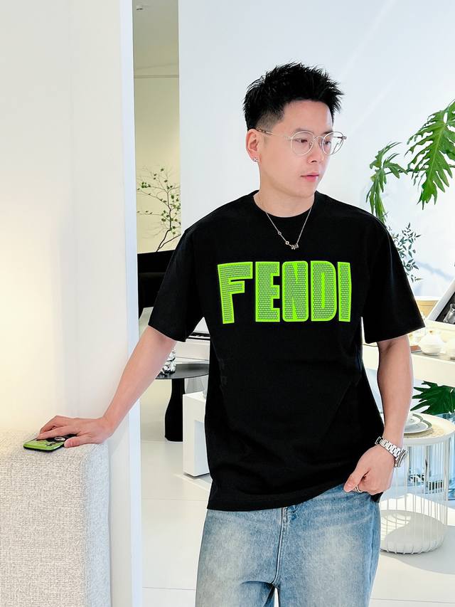 Fend* 24 Ss春夏新款棉质圆领短袖t恤 胸前荧光绿大标识 优质纯棉面料定制 标准版型 男女同款 码数：S M L Xl Xxl