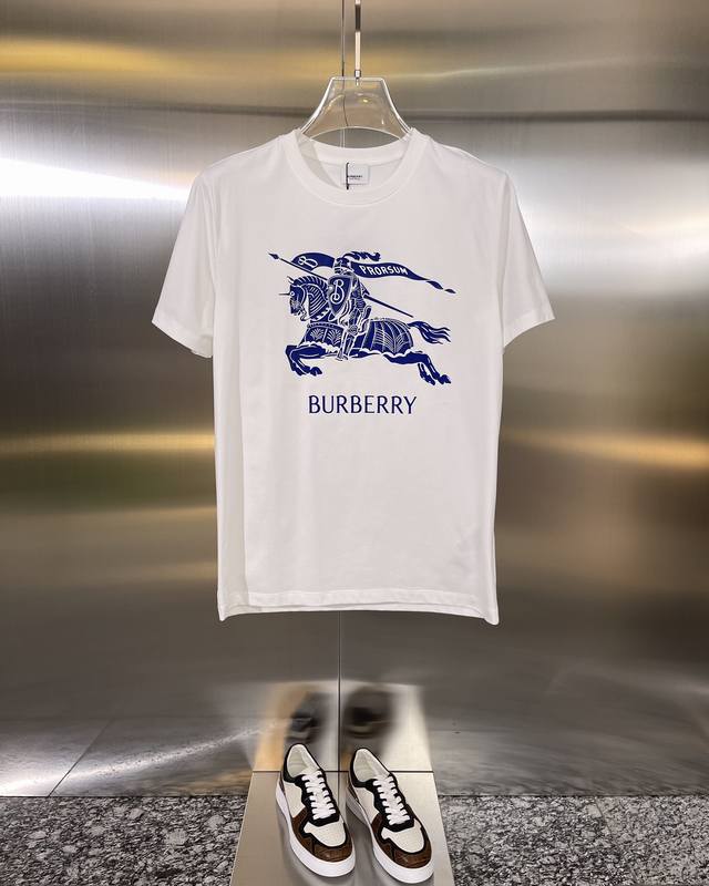 Burberry博柏利bbr 款式：男款短袖t恤衫t-Shirt 专柜细节一致，质感非常强！高密度面料，手感上身都非常舒适，正常版型，120斤左右s，微松m，最