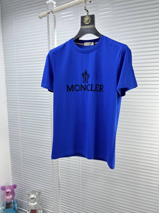 Monc*蒙口 Ss24夏季新款丝光短袖t恤，顶级图案logo，帅气时尚，简约百搭款。面料棉 不仅挺括，保持潮流的廓形，又穿着舒适，纱织更细腻 码数：M- L