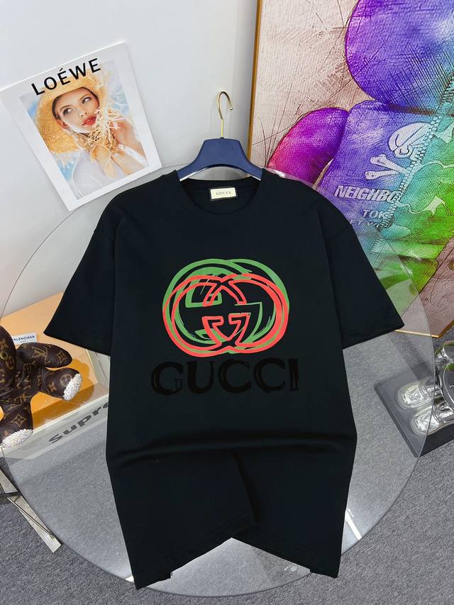 Gucci 古奇 2024夏季新品时尚经典圆领短袖时尚单品设计，更加时尚舒适，高标准定制，上身非常有型，胸前奢华品牌经典logo 图案 客供辅料，客供进口高档面