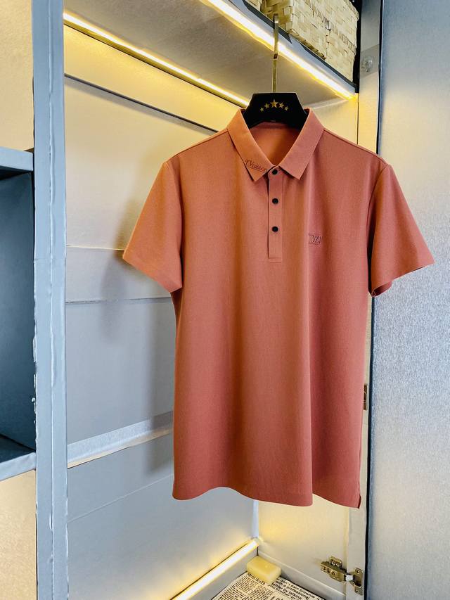 穿190斤路易威登lv 原单品质 2024最新款衣服 男装翻领短袖 精选专柜订制顶级进口面料 所有细节做工完美1比1复刻 还原正品百分百 原版五金 高端订制辅料