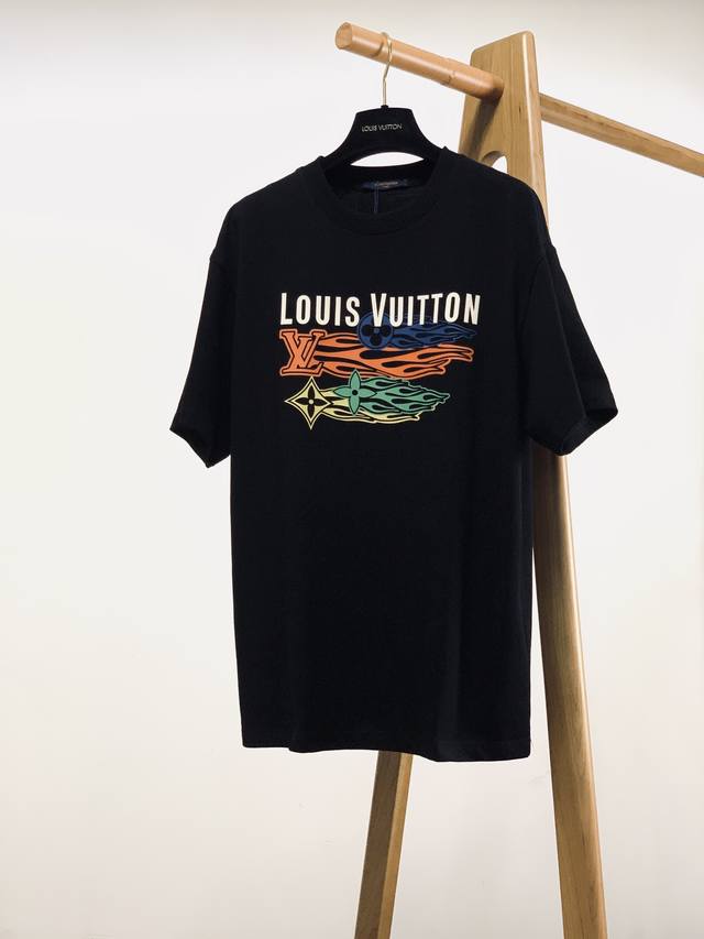 Louisvuitton 路易威登 2024Ss春夏新品 重磅级尤物单品，官网在售系列。奢侈一线大牌的御用面料厂织造，手感柔软舒适，穿着无累赘感，吸湿透气，弹性 - 点击图像关闭