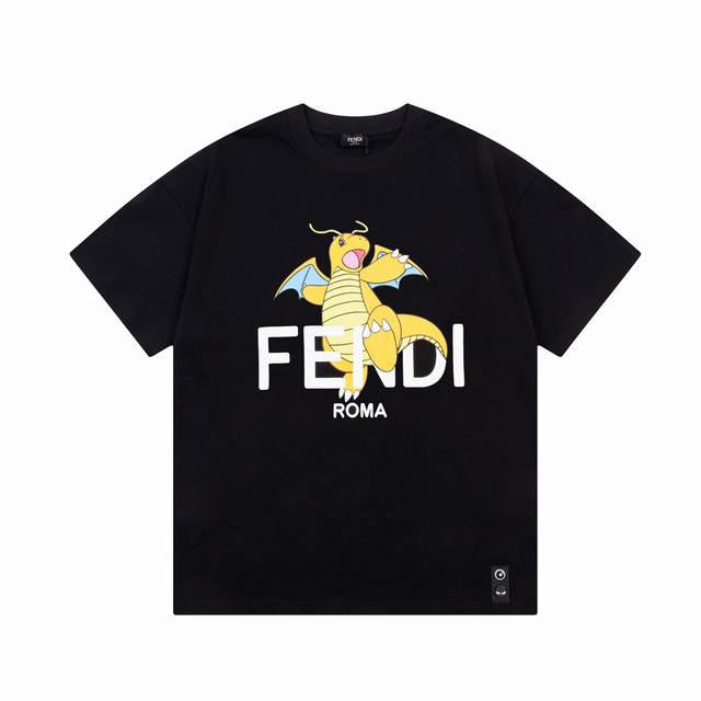 Fendi 芬迪 藤原浩联名 喷火龙印花 Logo标识精致升级，灵感源自八十年代复古 原版面料 官方同款 短袖t恤 定制260克同缸染面料 手感非常舒服 春夏最