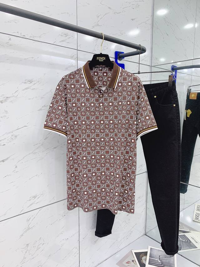 Fendi 芬迪 2024Ss春夏新品 时尚休闲短tee，客供订织螺纹，进口丝光棉活性3D数码印花工艺打造，衣身满印标识，辨识度极高，色彩鲜明，上身贴身舒适，时