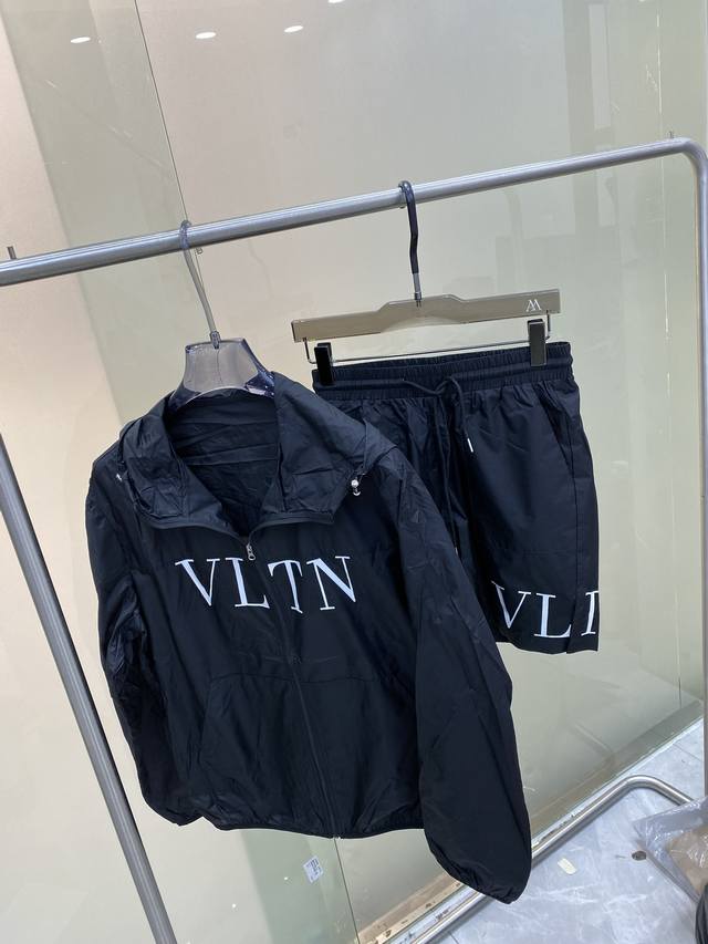 Vltn 华伦重磅推荐！整套出不拆分售春夏季新品连帽长袖防晒服短裤套装 十足腔调 上身非常的赞 超有型 绝对是吸引回头率的利器！时尚潮流套装。采用进口面料，舒适