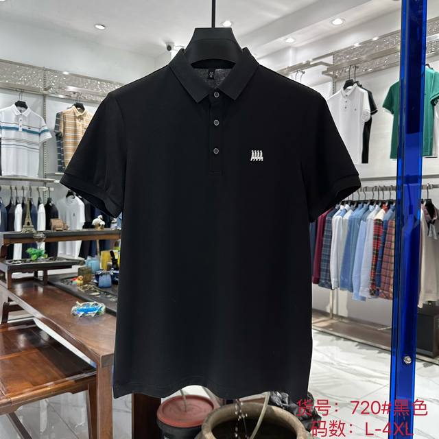 普拉达 Prada 2024夏季新品男士翻领短袖奢华品牌经典元素标注上身就能体会这款设计带来的年轻与时尚感！整体时尚而有潮流，面料采用客供顶级定制面料 柔软亲肤