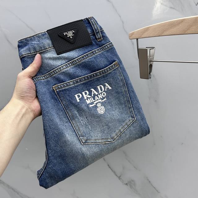 Prada 普拉达 2024新款原单狠货牛仔裤，直筒裤型 超级有范，原单定制水洗灰牛 极品灰 超级耐看 原版五金辅料开模！潮流百搭 Wl码数：29-38无35.