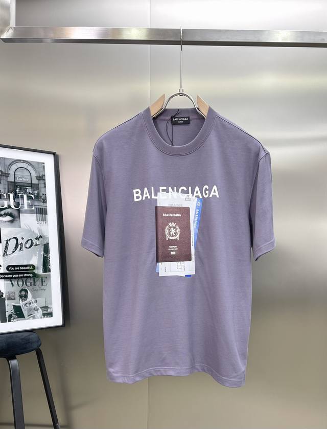 Balenciag*巴黎世*家24S新款短袖t恤.男女同款！护照机票图形设计.280G纯棉面料.舒适柔软细腻润滑.上身舒适 轻松驾驭......胸前采用5D热胶