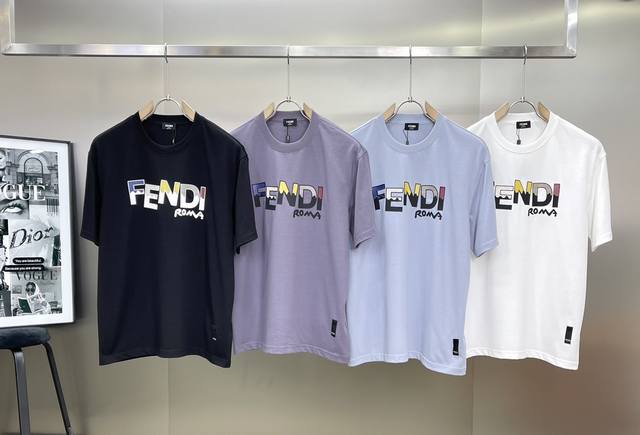 Fend*I芬-迪24Ss春夏情侣款t恤.品质一如既往！胸口基础款立体印花.品牌logo简单高级呈现！优选高克重280G全棉材质打造，面料软糯细腻亲肤，内里绵密