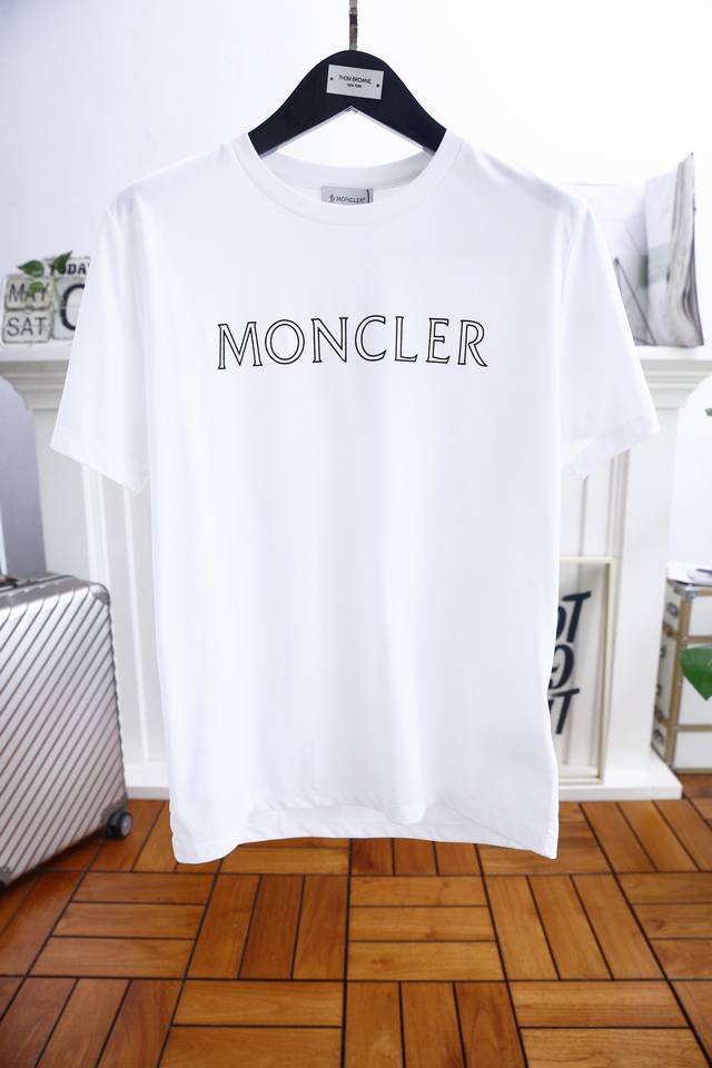 蒙口 Mon*Ler. 24夏季新品男士圆领短袖奢华品牌字母logo标识标注上身就能体会这款设计带来的年轻与时尚感！整体时尚而有潮流，面料采用客供顶级面料 柔软