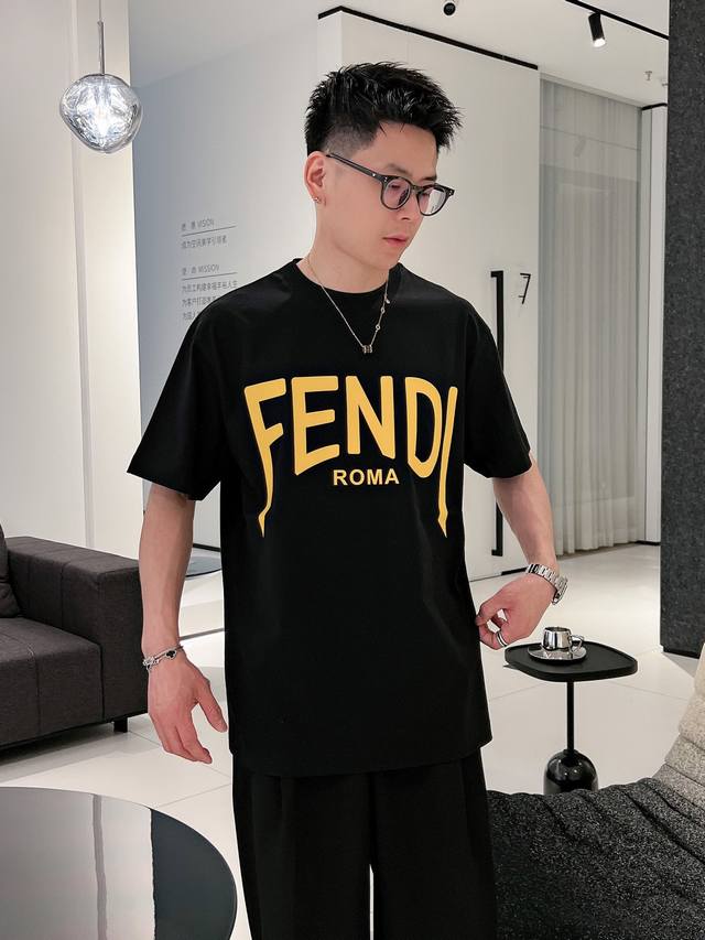 Dc圆领t恤 24Ss夏季出品新款系列！-Fend*I男士圆领短袖t恤，纯棉时尚休闲略宽松t恤，简约个性高级风，胸前经典黄色烫胶f家字母logo标识，黄色烫胶字