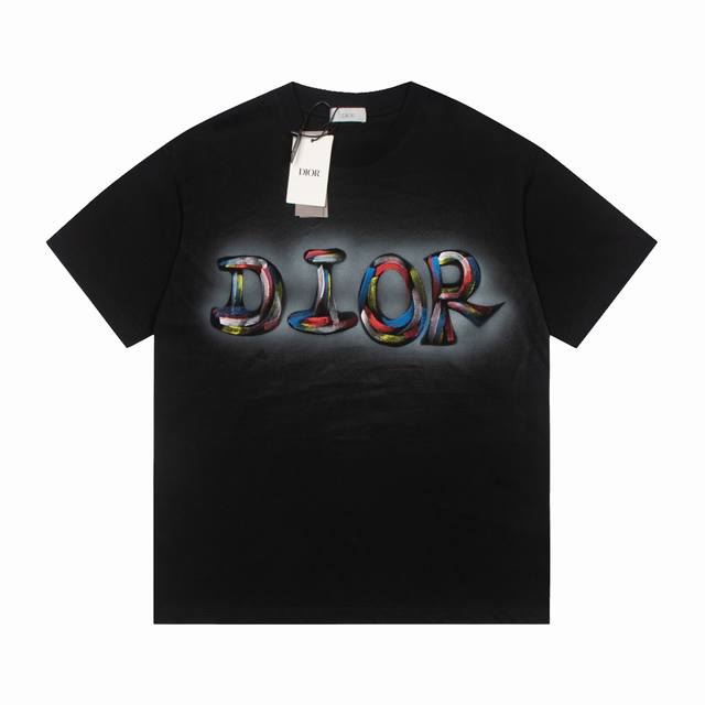 高品质 Dior 迪奥 新款 字母手绘短袖t恤 前后采用纯手工绘画工艺，纯棉双纱面料，宽松版型、全套辅料配备 面料柔软实厚三标齐全，男女同款 码数 Xs S M