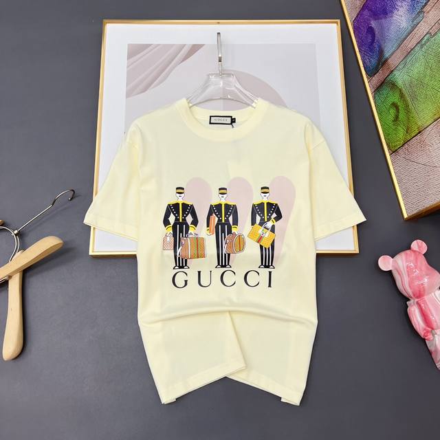 Gucci 古奇 2024夏季新品时尚经典圆领短袖时尚单品设计，更加时尚舒适，高标准定制，上身非常有型，胸前奢华品牌经典logo 图案 客供辅料，客供进口高档面 - 点击图像关闭