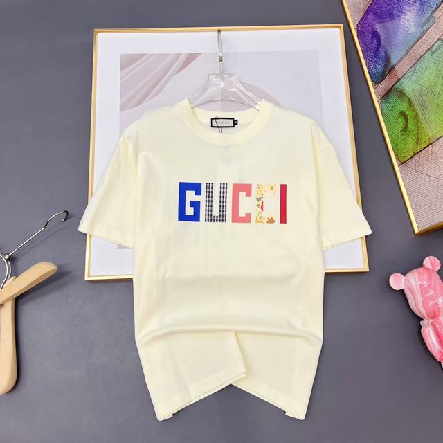 Gucci 古奇 2024夏季新品时尚经典圆领短袖时尚单品设计，更加时尚舒适，高标准定制，上身非常有型，胸前奢华品牌经典logo 图案 客供辅料，客供进口高档面