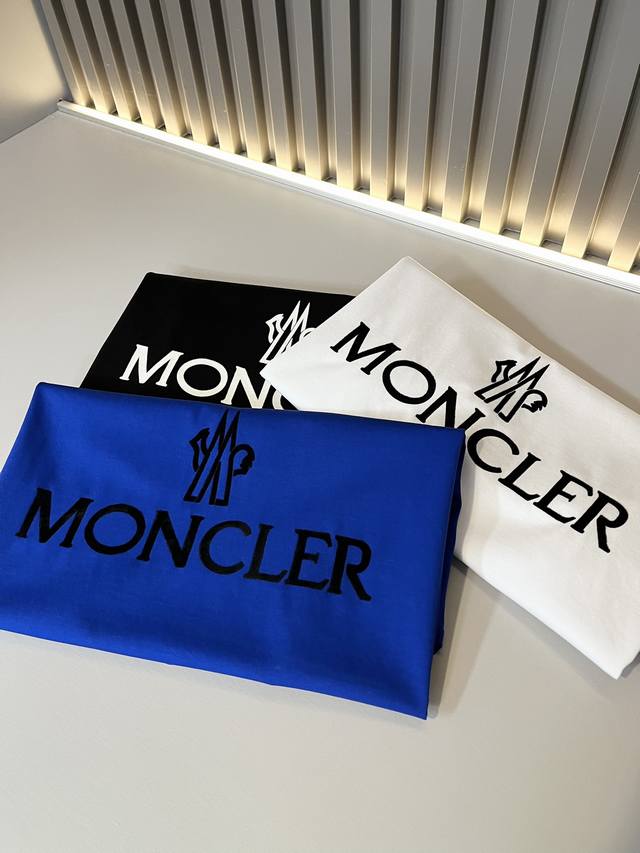 Moncler蒙家 2024春夏男女同款情侣款最新的贸易订单短袖t恤，全品相！！网红款！采用logo图案压胶印花设计！上身舒适透气，不僵硬，整体有着丰富的立体感 - 点击图像关闭