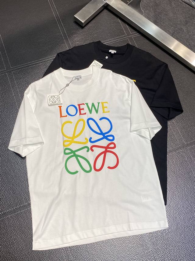 Loewe罗意威独家客供新款原单男士休闲短袖 高端定制 高端版本 时尚百搭爆款进口面料 手感超柔软细腻 穿着亲肤舒适 高端精品 代工厂精细做工 上身非常赞 男士